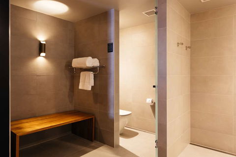 Macq 01 Hotel - Palm Beach Accommodation 2