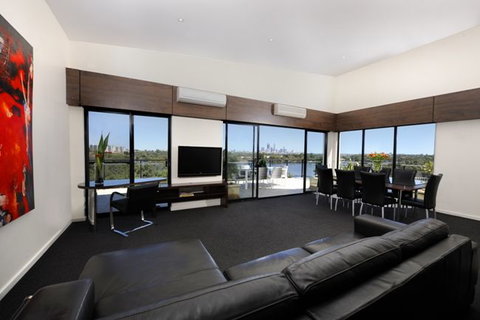Assured Ascot Quays Apartment Hotel - Palm Beach Accommodation 6