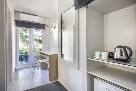 Skyways Hotel - Palm Beach Accommodation 3