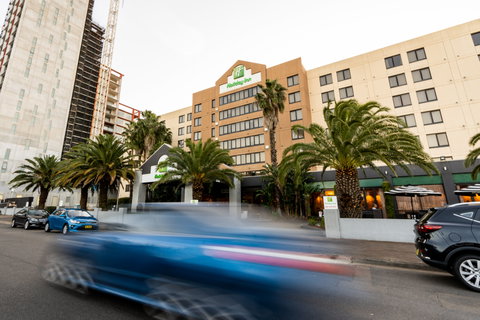 Holiday Inn Parramatta - Palm Beach Accommodation 1