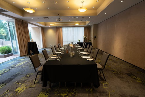 Holiday Inn Parramatta - Palm Beach Accommodation 11