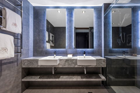 Gambaro Hotel - Palm Beach Accommodation 4