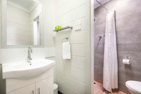 Nightcap at Hendon Hotel - Palm Beach Accommodation 2