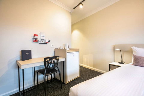 Nightcap at Hendon Hotel - Palm Beach Accommodation 3