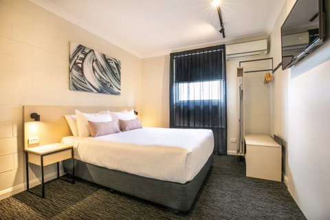 Nightcap at Hendon Hotel - Palm Beach Accommodation 6