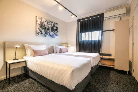 Nightcap at Hendon Hotel - Palm Beach Accommodation 7