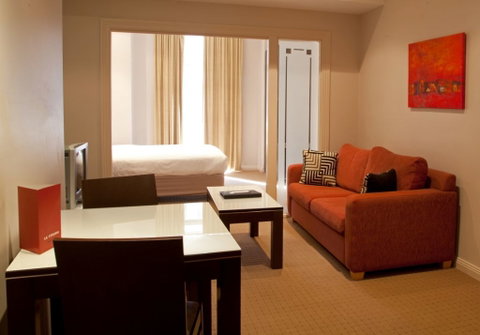 Quality Apartments Adelaide Central - Palm Beach Accommodation 1