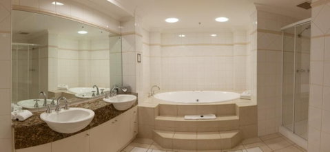Quality Apartments Adelaide Central - Palm Beach Accommodation 2