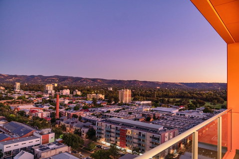 Tom's Court Hotel - Palm Beach Accommodation 4