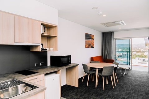 Tom's Court Hotel - Palm Beach Accommodation 14