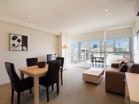 iStay Precinct - Palm Beach Accommodation 2