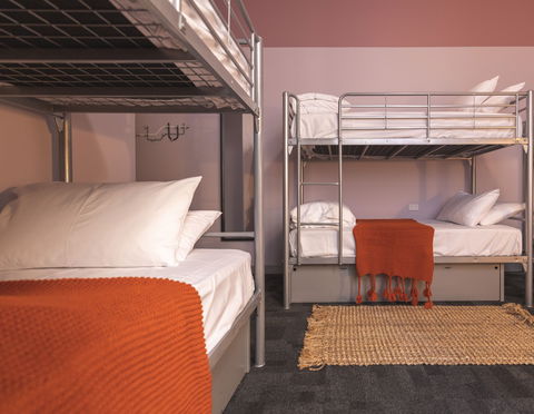 United Backpackers - Palm Beach Accommodation 5