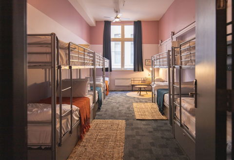United Backpackers - Palm Beach Accommodation 11