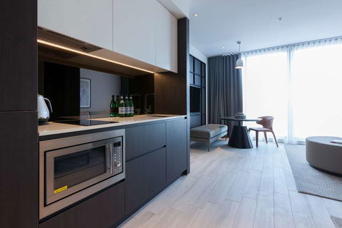 Skye Suites Green Square - Palm Beach Accommodation 1