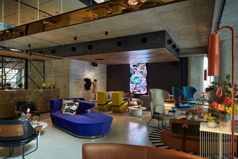 QT Melbourne - Palm Beach Accommodation 1