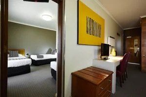 Sovereign Park Motor Inn - Palm Beach Accommodation 2