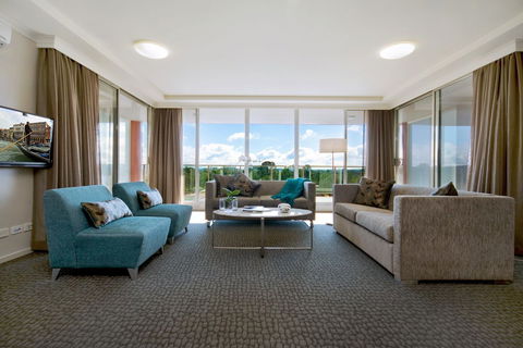 Pacific Suites Canberra - Palm Beach Accommodation 1
