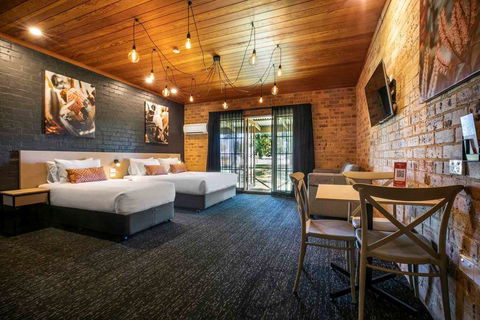 Macquarie Inn - Palm Beach Accommodation 1