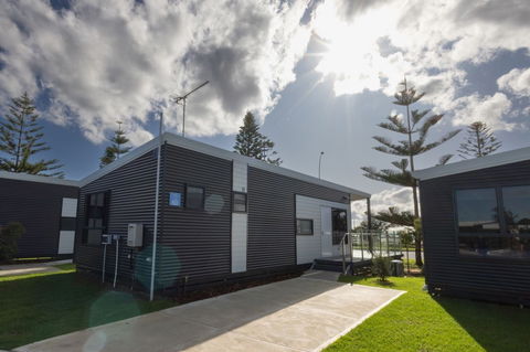 Discovery Parks Koombana Bay - Palm Beach Accommodation 2
