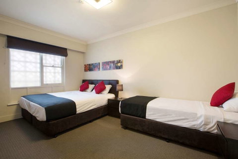 Enfield Hotel - Palm Beach Accommodation 1