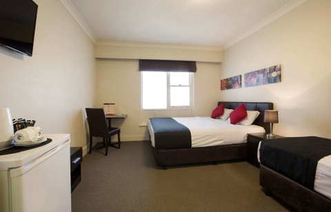 Enfield Hotel - Palm Beach Accommodation 2