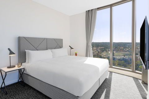 Meriton Suites George St - Palm Beach Accommodation 0