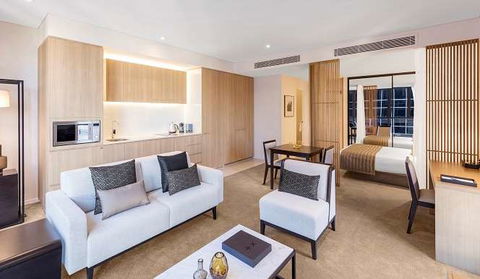 Skye Hotel Suites - Palm Beach Accommodation 2