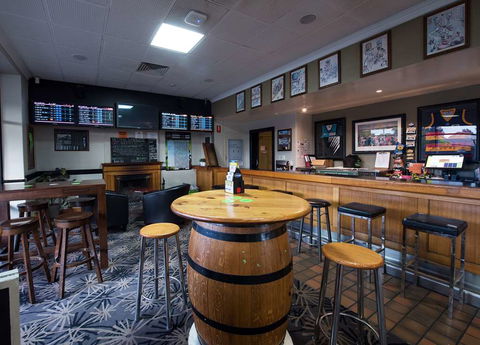 Nightcap Rose & Crown Hotel - Palm Beach Accommodation 2