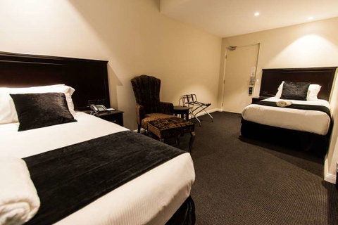 International Hotel Wagga Wagga - Palm Beach Accommodation 1
