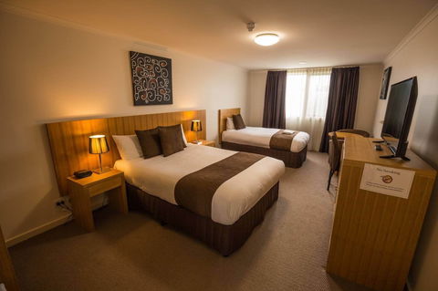 Bairnsdale International - Palm Beach Accommodation 6