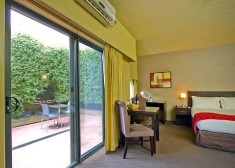 Comfort Inn & Suites City Views - Palm Beach Accommodation 3