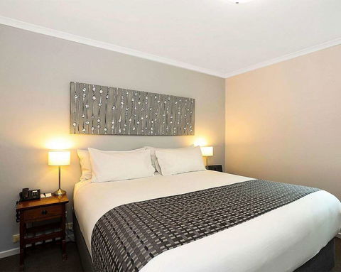 Quality Inn & Suites Menzies - Palm Beach Accommodation 4