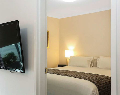 Quality Inn & Suites Menzies - Palm Beach Accommodation 5