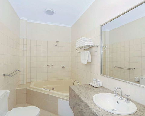 Quality Inn & Suites Menzies - Palm Beach Accommodation 6