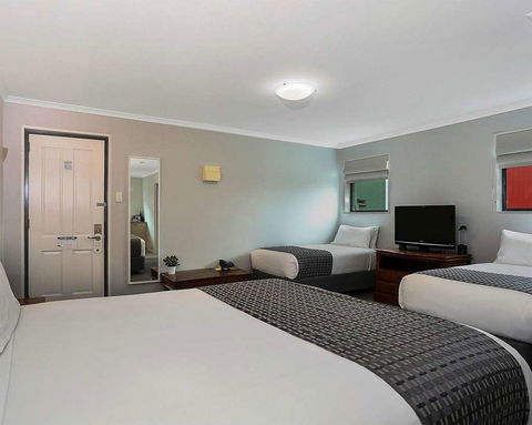 Quality Inn & Suites Menzies - Palm Beach Accommodation 9