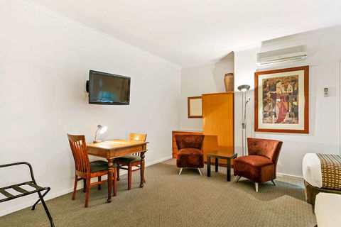 Quality Inn & Suites Menzies - Palm Beach Accommodation 17