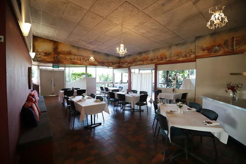 Emerald Central Hotel - Palm Beach Accommodation 3