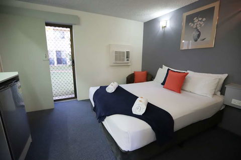 Emerald Central Hotel - Palm Beach Accommodation 6