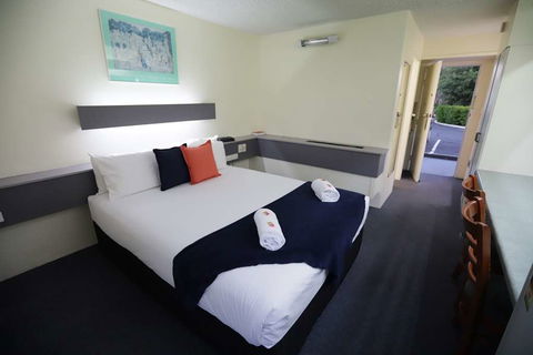 Emerald Central Hotel - Palm Beach Accommodation 7