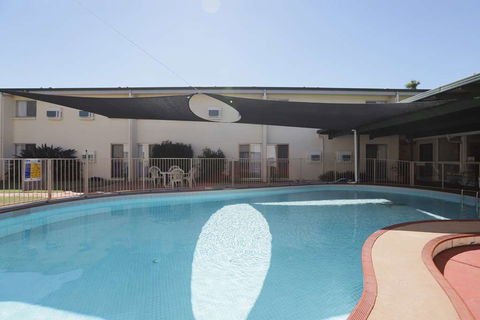 Emerald Central Hotel - Palm Beach Accommodation 9