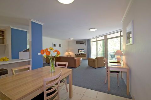 Kingston Terrace Serviced Apartments - Palm Beach Accommodation 3