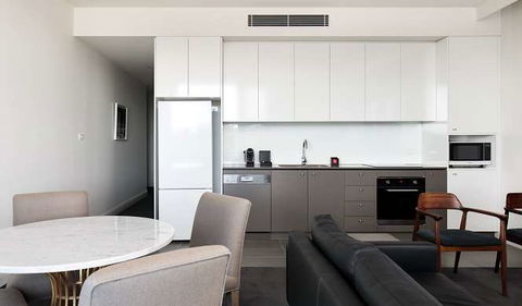 Knightsbridge Canberra - Palm Beach Accommodation 8