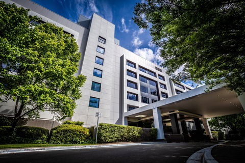 Crowne Plaza Canberra - Palm Beach Accommodation 1