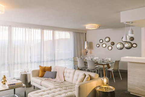 QT Canberra - Palm Beach Accommodation 15