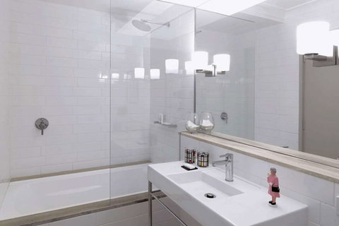 QT Canberra - Palm Beach Accommodation 17