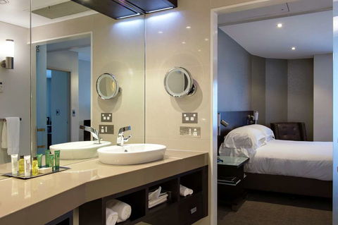 Hilton Darwin - Palm Beach Accommodation 6
