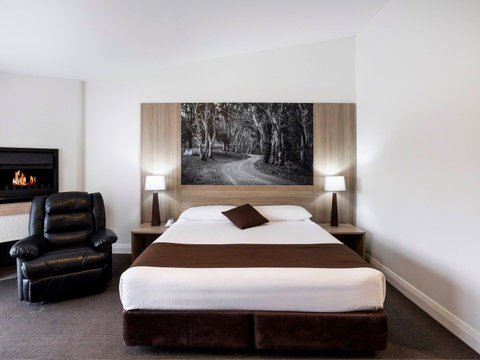 Mantra Bathurst - Palm Beach Accommodation 0