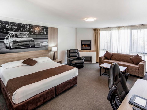 Mantra Bathurst - Palm Beach Accommodation 9