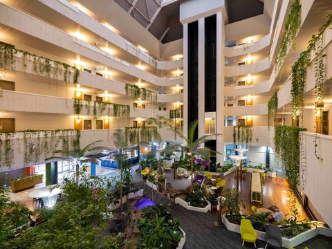 Novotel Darwin Atrium - Palm Beach Accommodation 2