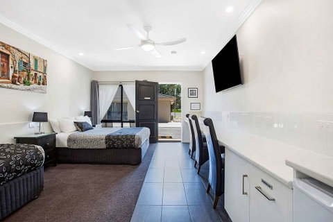Comfort Inn May Park - Palm Beach Accommodation 1